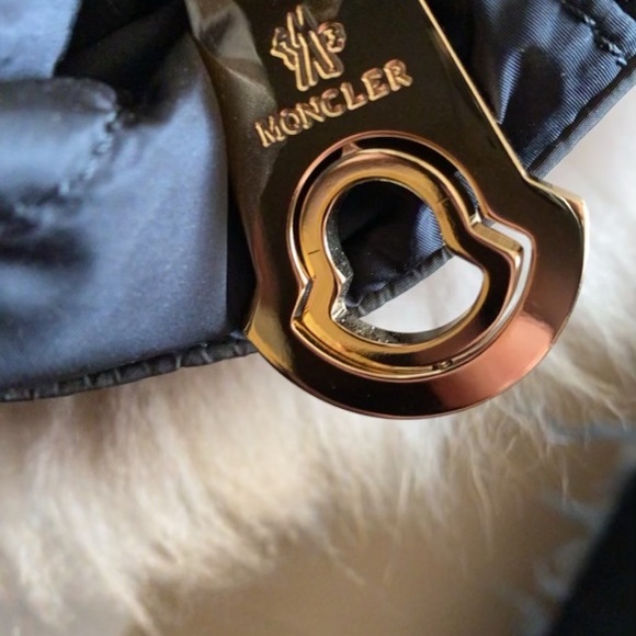 Moncler Purse - Picture 14 of 14